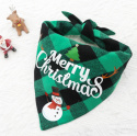 Zielona świąteczna bandamka dla psa w kratkę z bałwanem