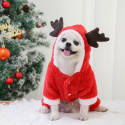 Pies ubrany w czerwone przebranie renifera